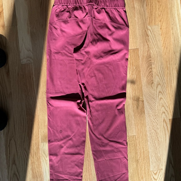 Lululemon on the fly pant Chianti size 4 - Picture 3 of 5